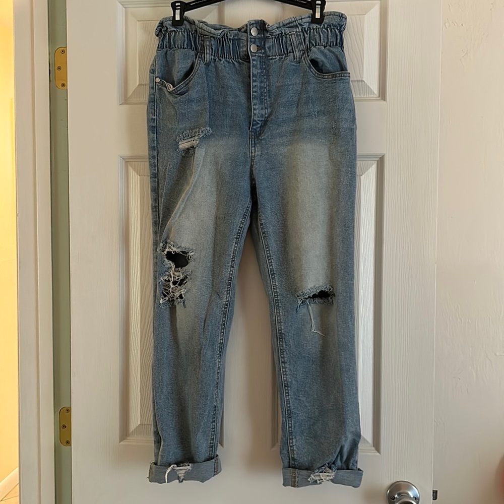 Light denim jean. High waisted. Not juniors. (That’s the only place size 11 was)